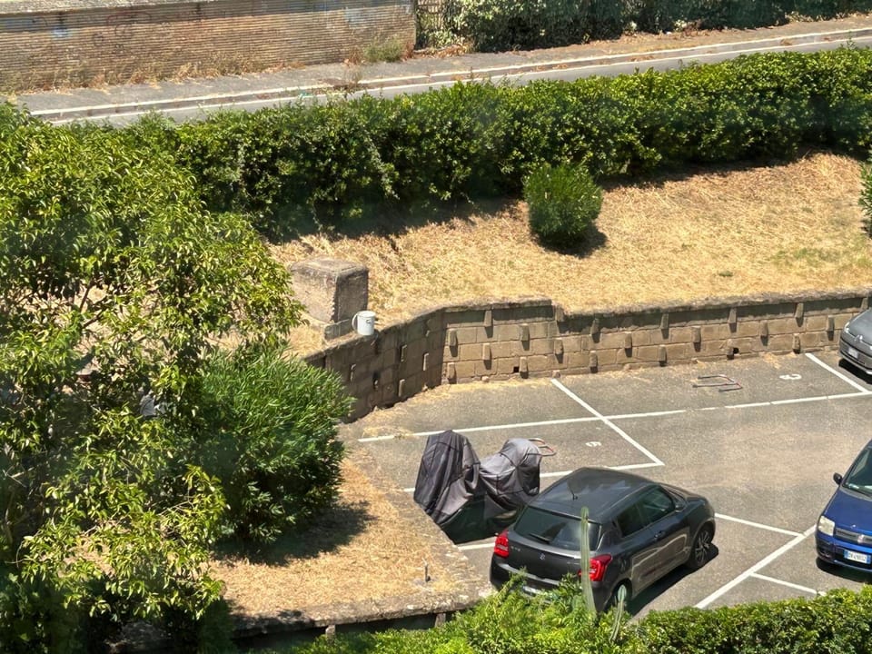 Inner courtyard view, Parking