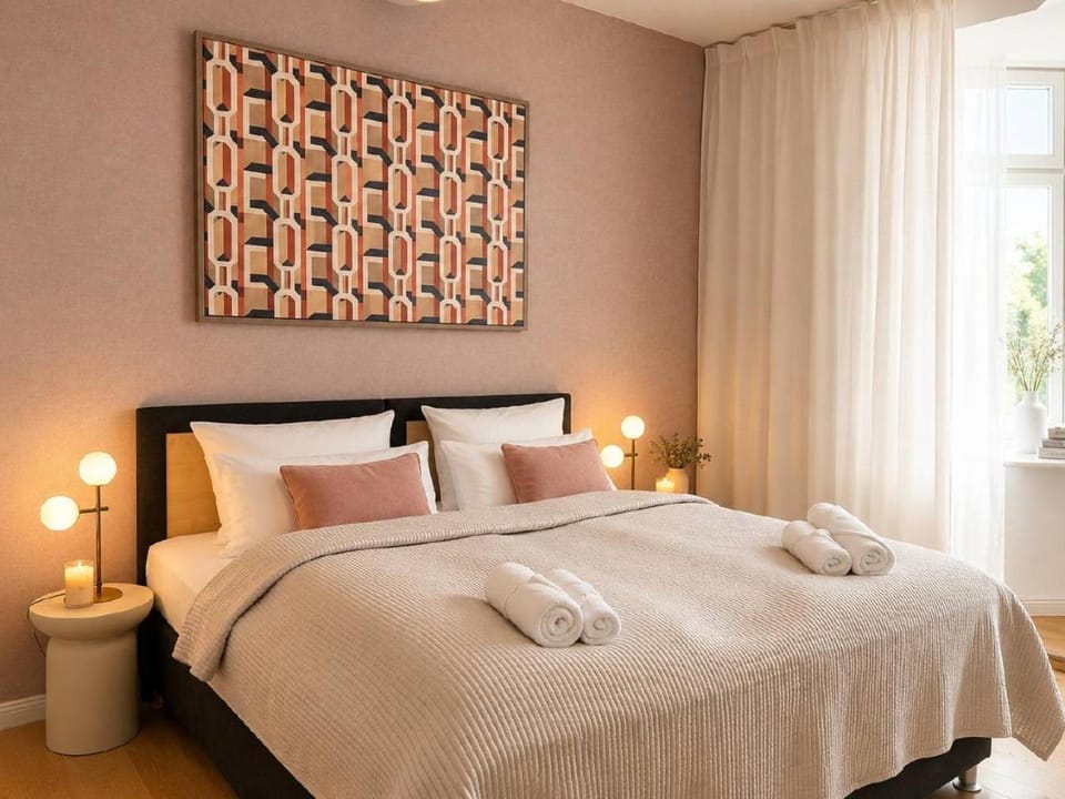 Bed, Bedroom, towels