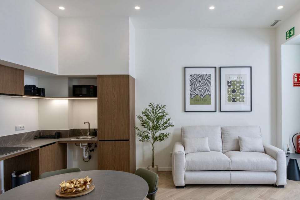 Kitchen or kitchenette, Living room, Photo of the whole room, Dining area, stove