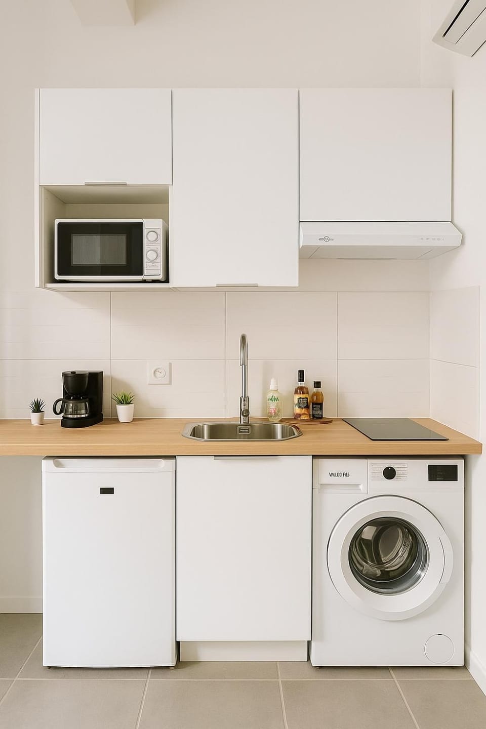 Coffee/tea facilities, Kitchen or kitchenette, stove, washing machine