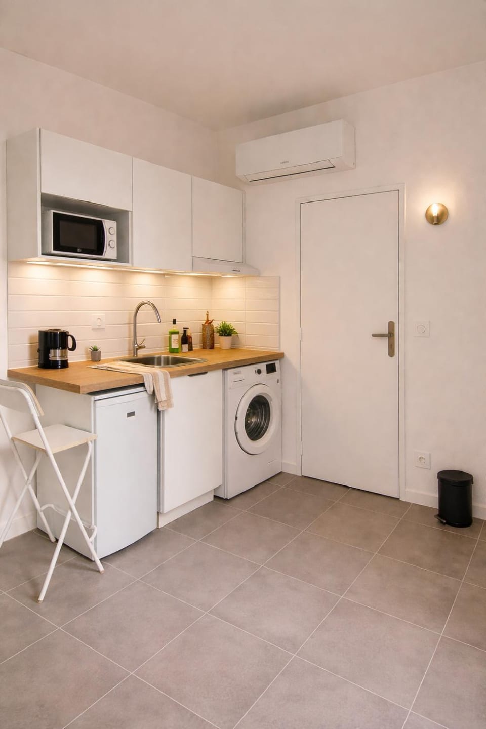Kitchen or kitchenette