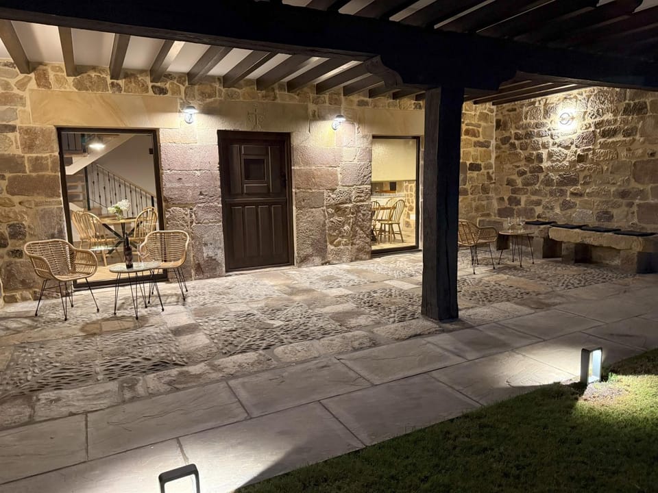 Property building, Patio, Balcony/Terrace