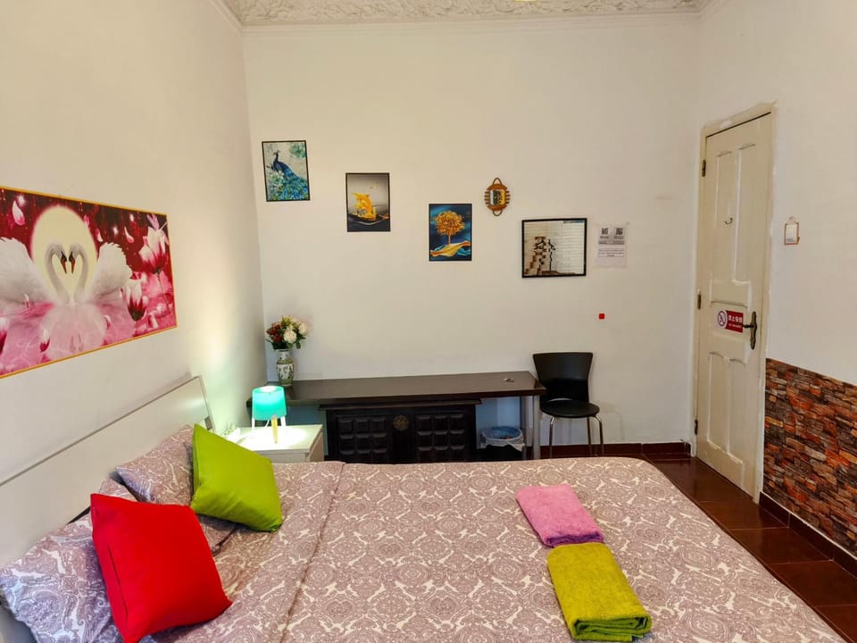 Perfect Room Near Airport 1 Vacation rental in Lisbon