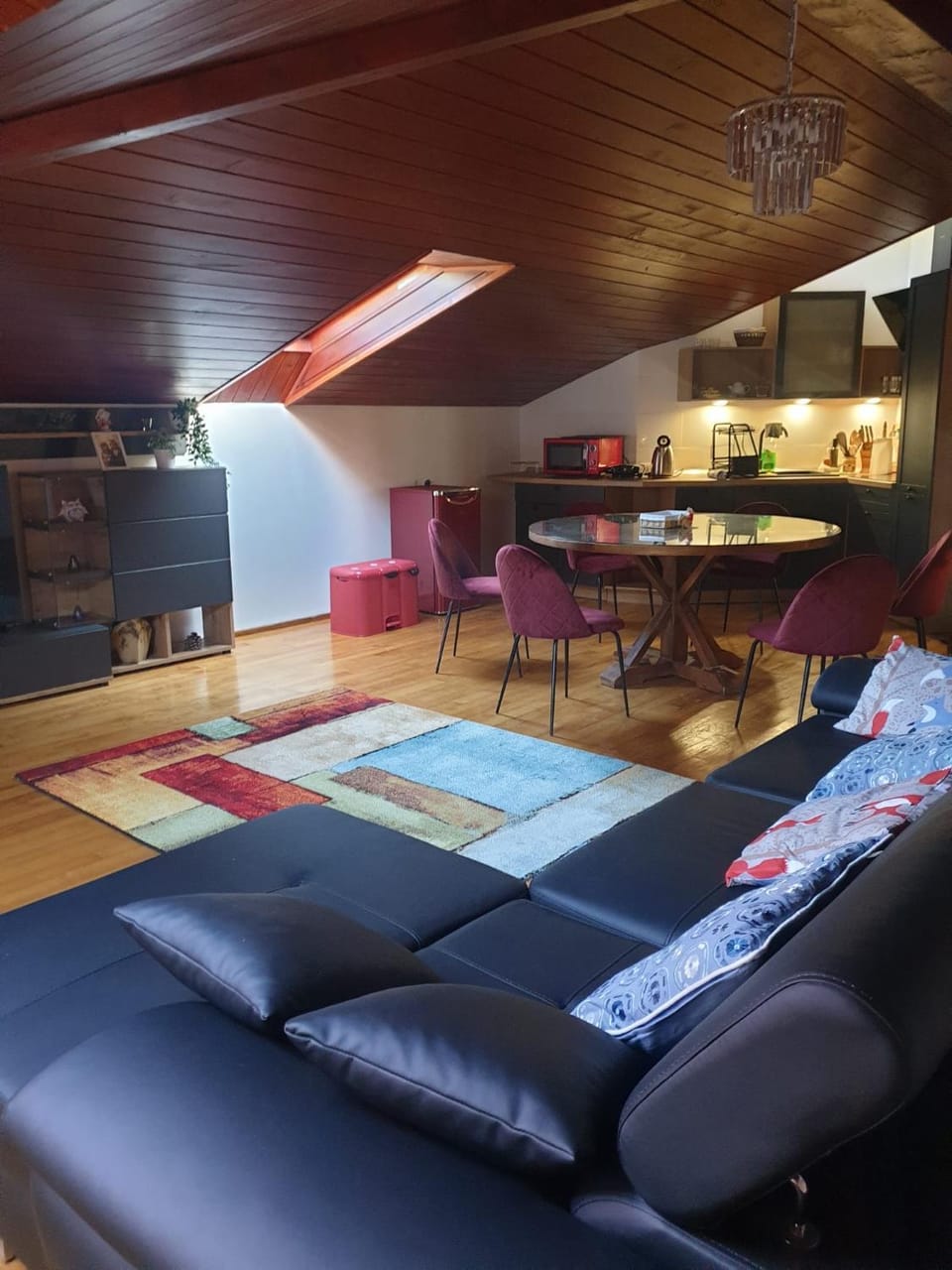 Kitchen or kitchenette, Seating area, Dining area