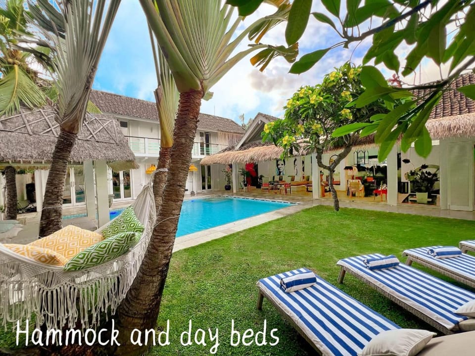Villa Anh Yeu - 6 BR in Central Seminyak with Huge Pool & Garden Villa in Kuta
