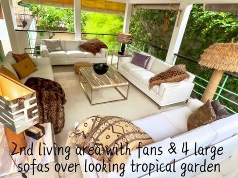 Villa Anh Yeu - 6 BR in Central Seminyak with Huge Pool & Garden Villa in Kuta