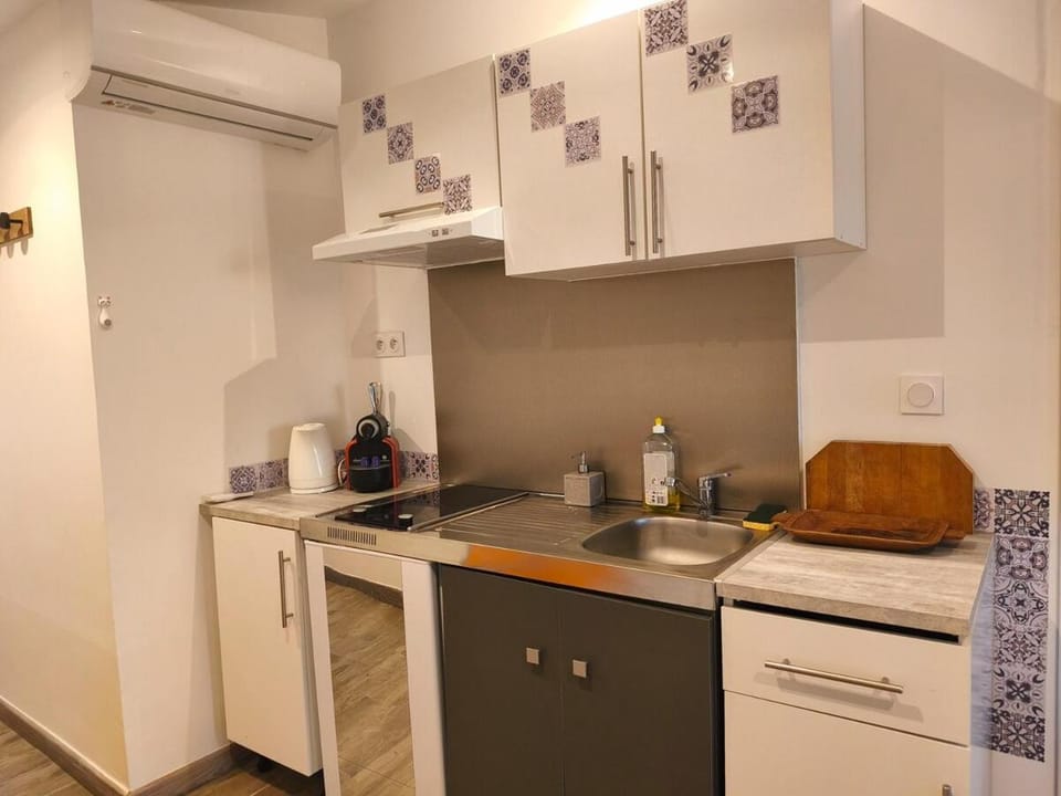 Kitchen or kitchenette, stove