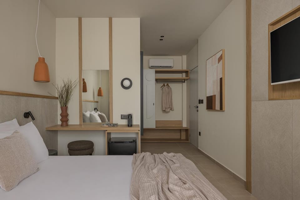 Bed, TV and multimedia, Photo of the whole room, Bedroom, wardrobe