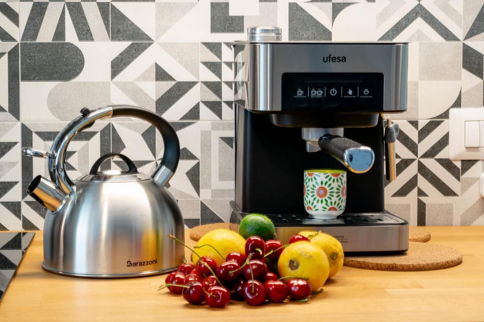 Coffee/tea facilities, Kitchen or kitchenette, toaster