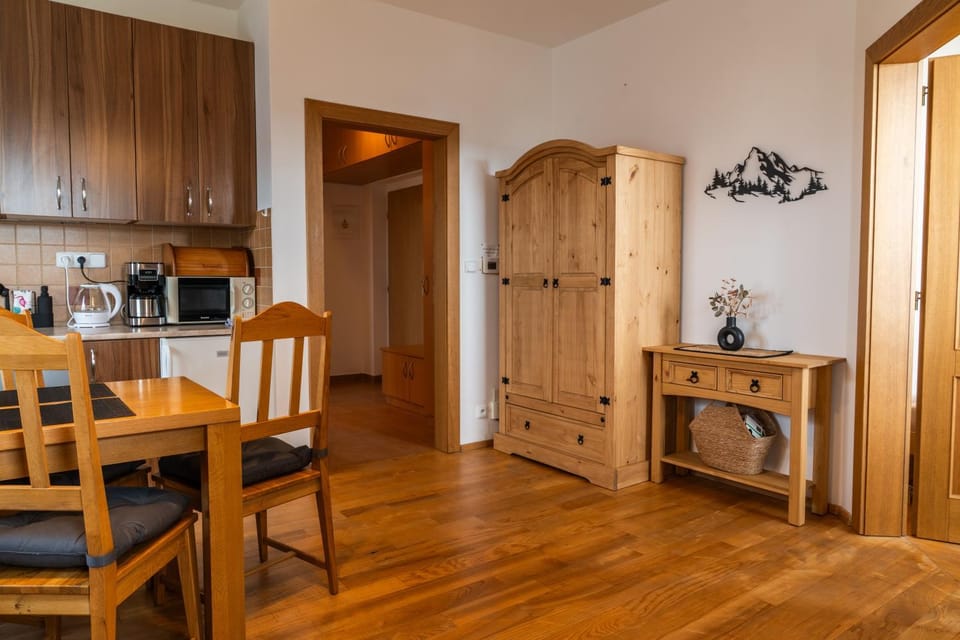 Kitchen or kitchenette, Dining area, oven, pet friendly, stove, wardrobe