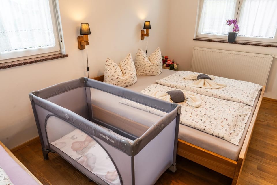 Bed, Bedroom, cot, towels