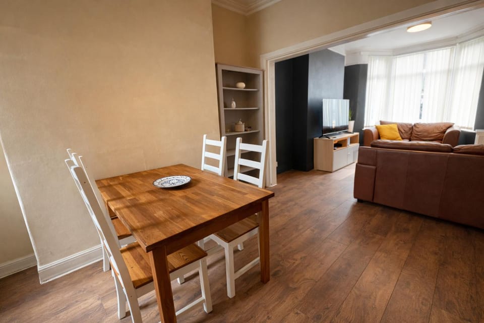 Living room, Dining area, Diving