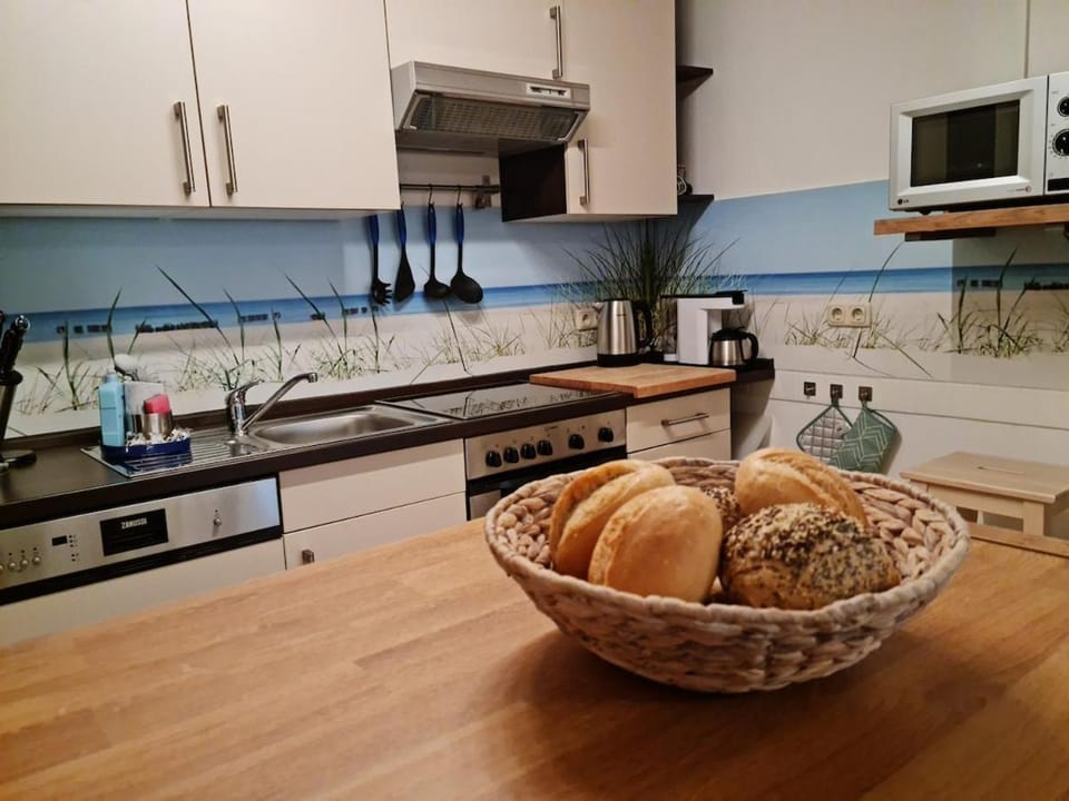 Kitchen or kitchenette, Dining area, Food, stove