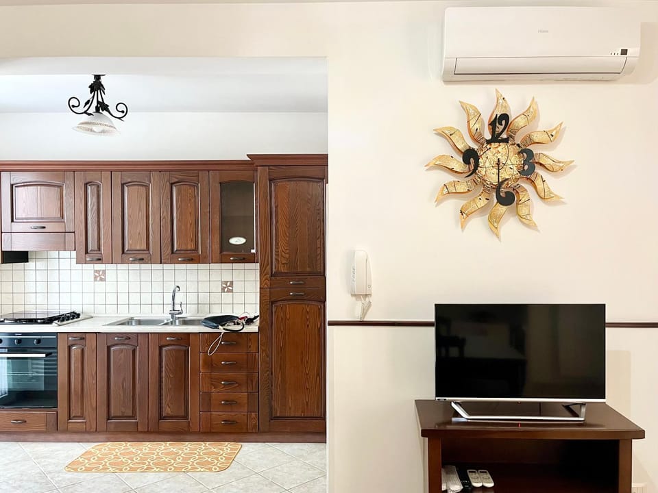 TV and multimedia, Kitchen or kitchenette, oven, stove, air conditioner