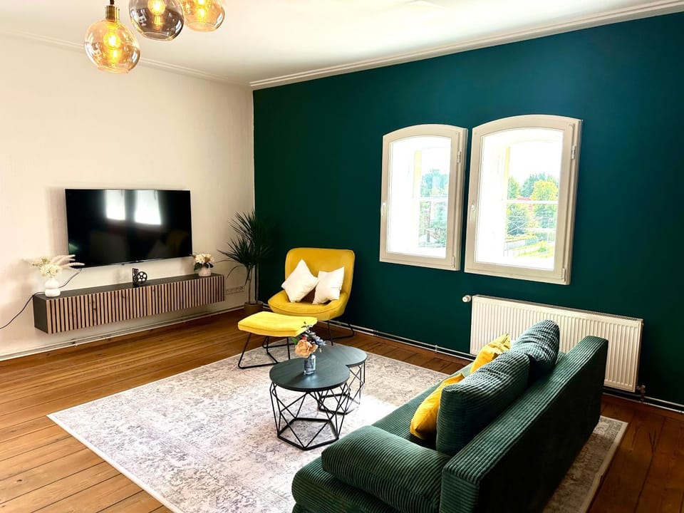 Communal lounge/ TV room, TV and multimedia, Living room, Seating area, Evening entertainment