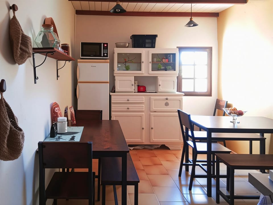 Kitchen or kitchenette, Dining area, oven, stove