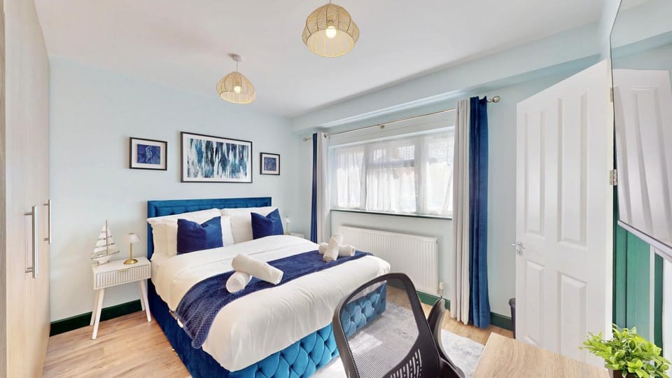 Shower, Toilet, Bed, Bathroom, TV and multimedia, Bedroom, Garden view, internet, towels, VIP, wardrobe