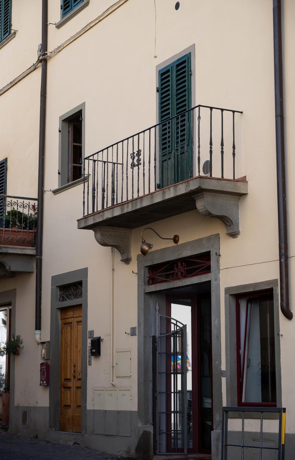 Property building, Day, Balcony/Terrace