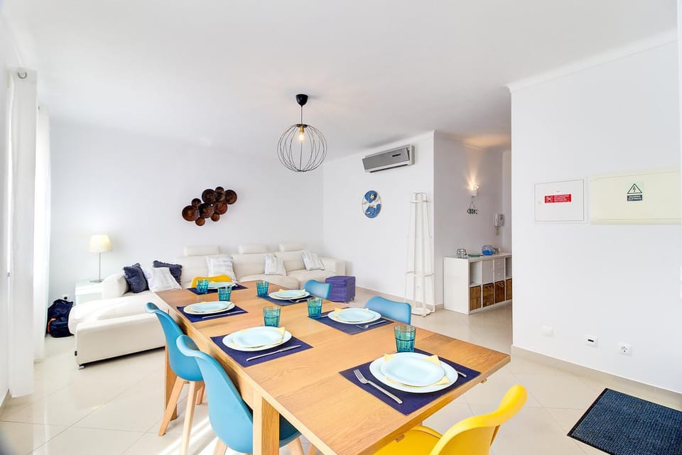 Living room, Seating area, Dining area, air conditioner