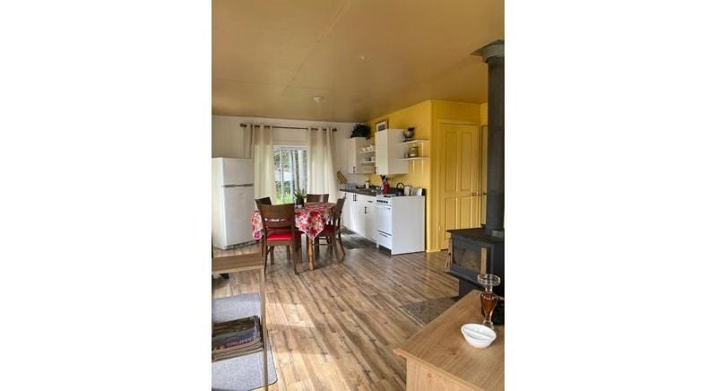 Kitchen or kitchenette, Seating area, Dining area