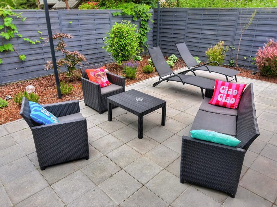Patio, Spring, Day, Garden, Seating area, Garden view, sunbed