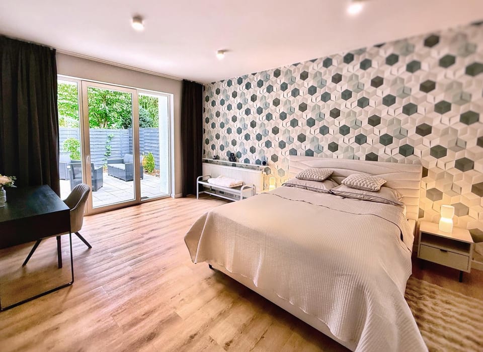 Bed, Photo of the whole room, Seating area, Bedroom