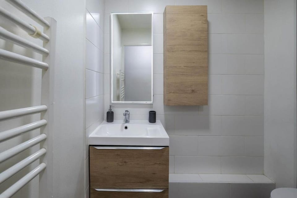 Parisian Chic & Spacious Studio with Parking Apartment in Île-de-France