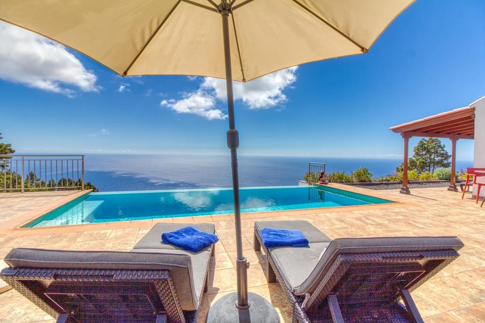 Patio, Day, Natural landscape, View (from property/room), Balcony/Terrace, Pool view, Sea view, Swimming pool, sunbed
