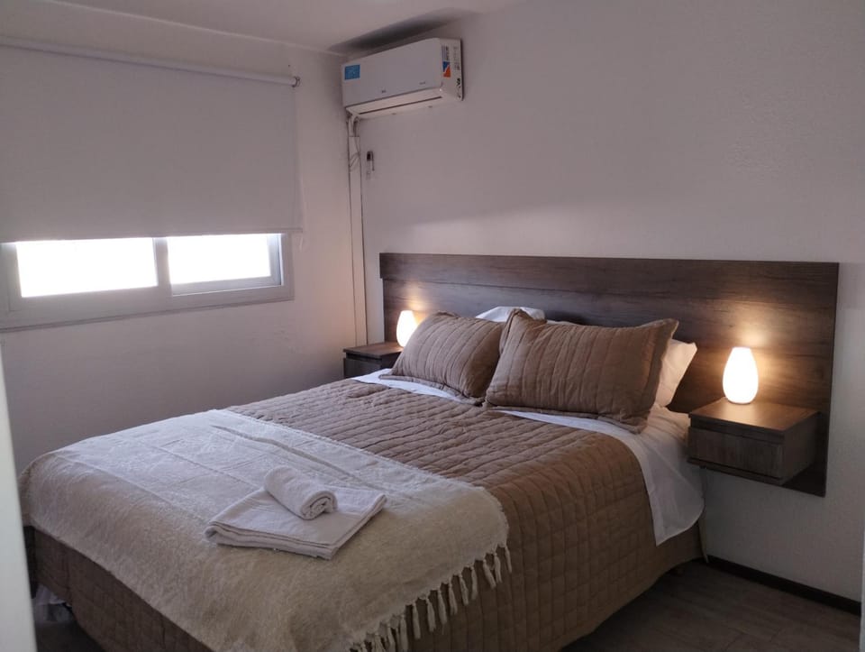 Bedroom, air conditioner