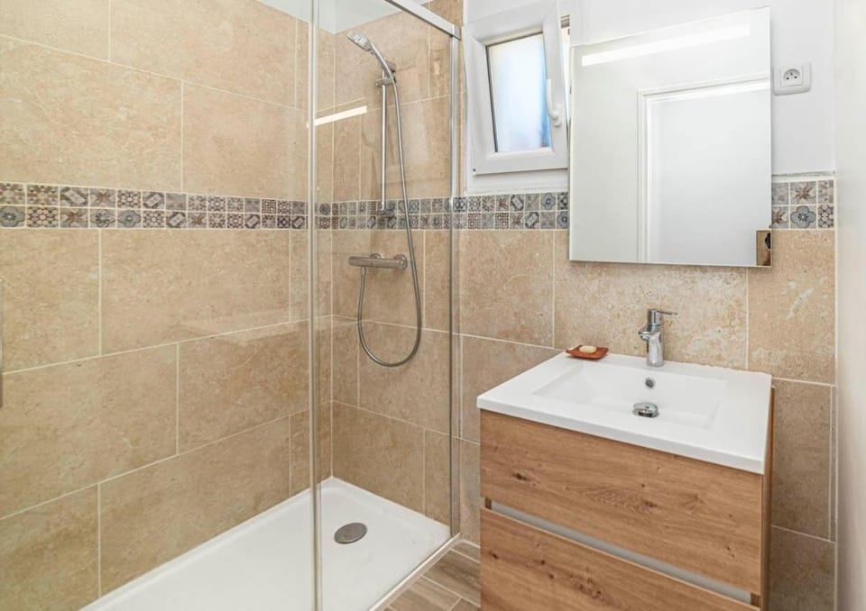 Shower, Bathroom