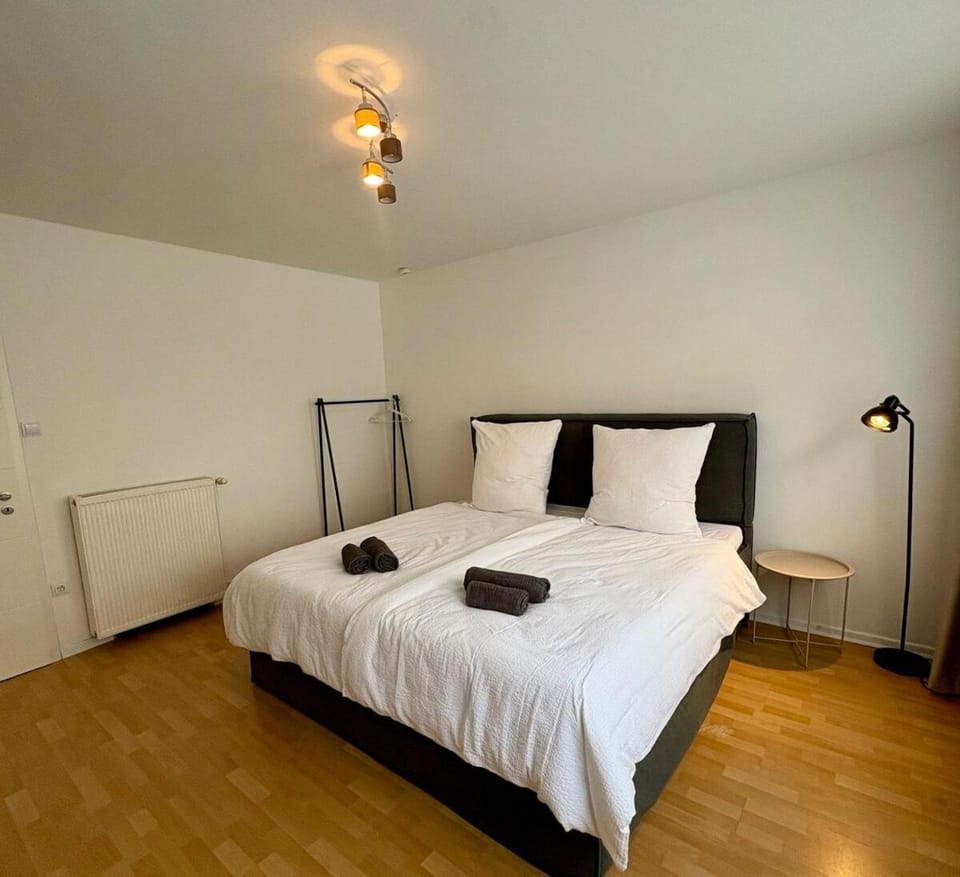 Photo of the whole room, Bedroom, towels