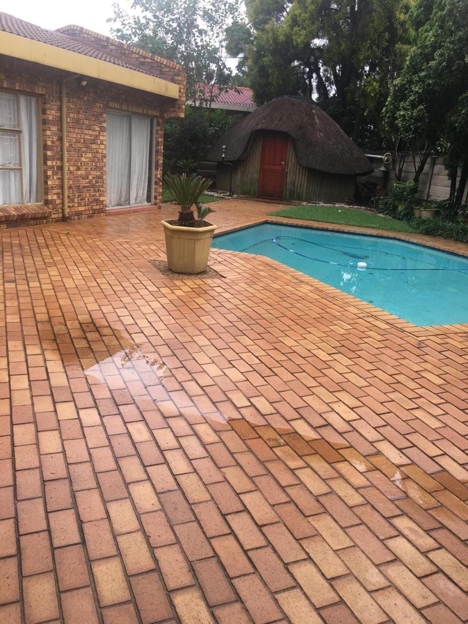 Property building, Garden, Pool view, Swimming pool