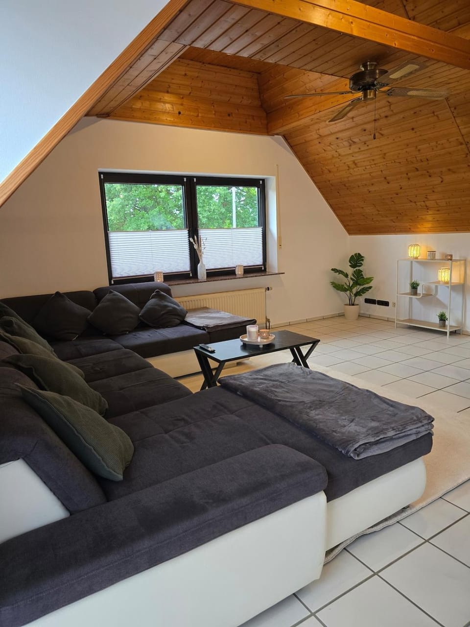 Living room, Photo of the whole room, Seating area