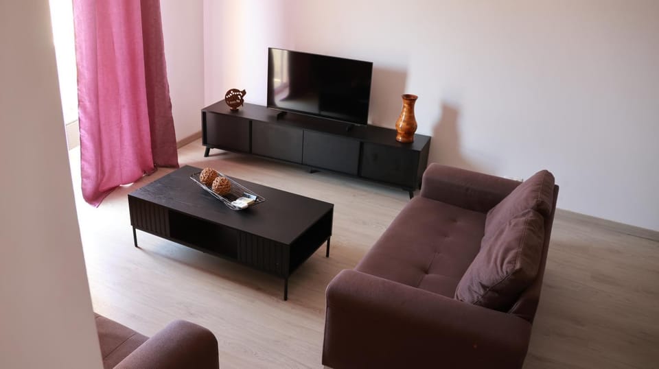 Communal lounge/ TV room, TV and multimedia, Living room, Seating area