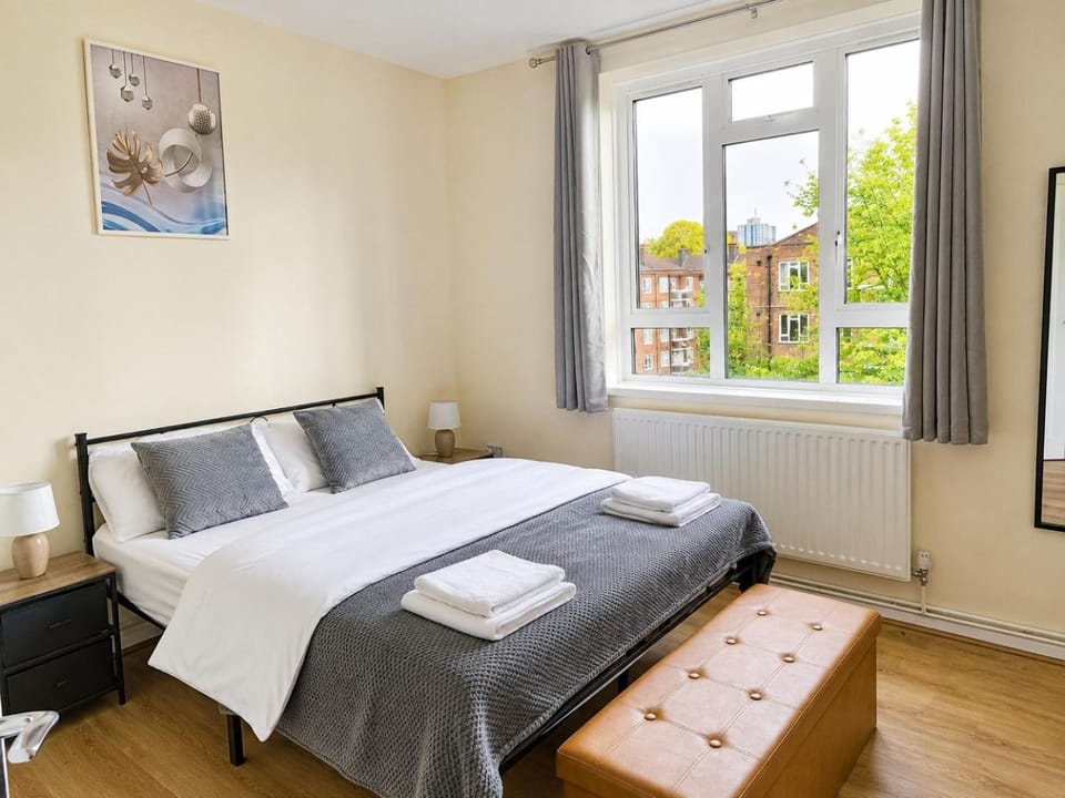Bed, Photo of the whole room, Bedroom, Garden view