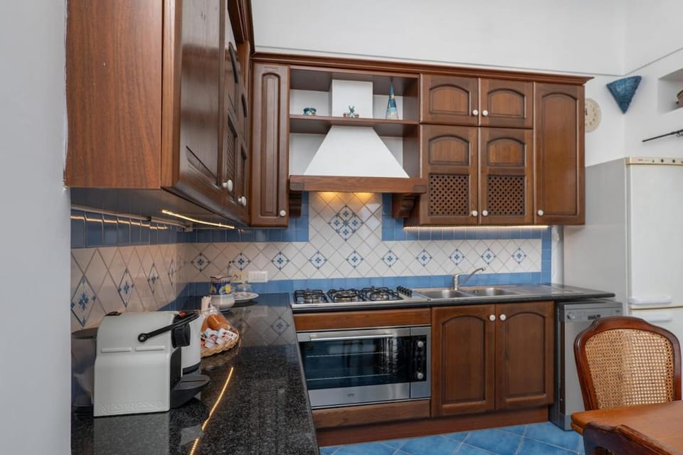 Kitchen or kitchenette, Dining area, dishwasher, oven, stove
