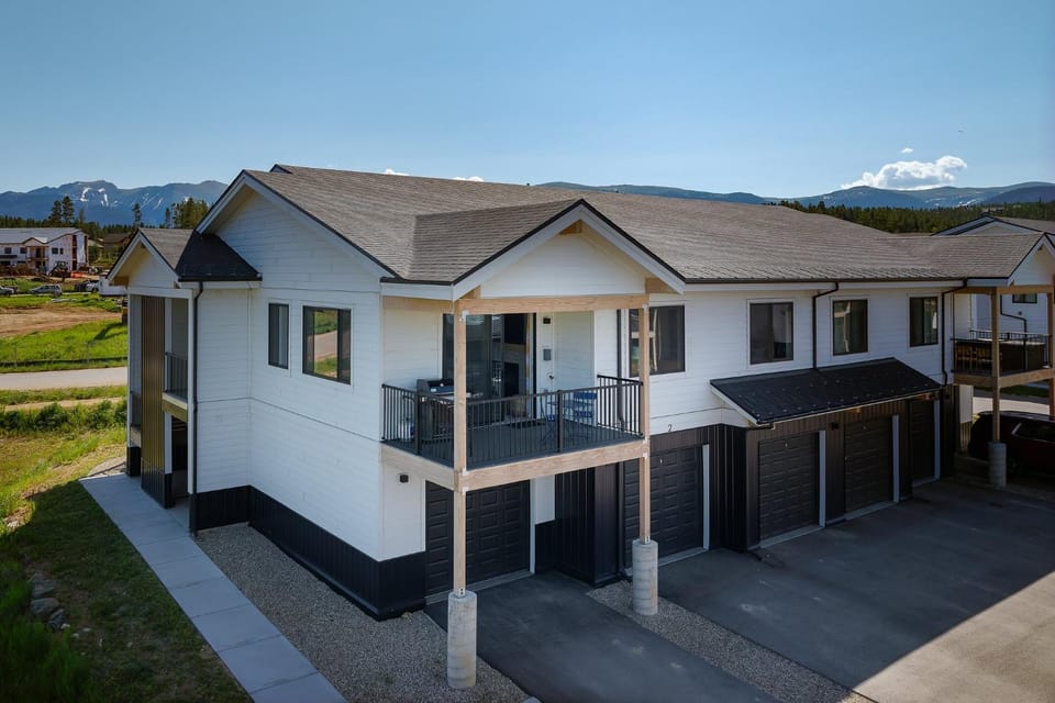 Property building, Day, Natural landscape, Mountain view