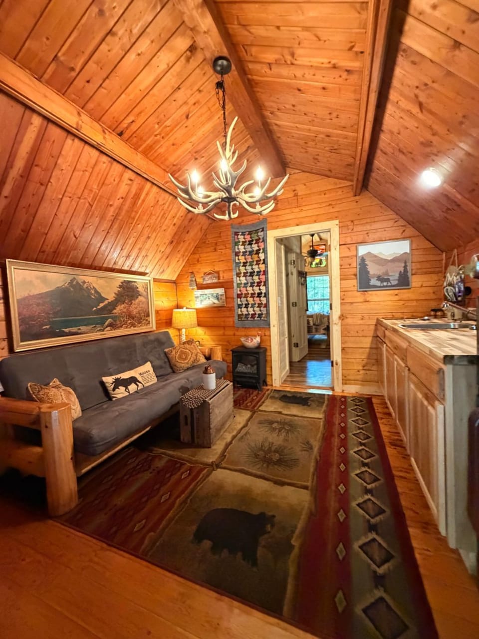 The Dapper Duck Log Cabin Cabin in Cosby