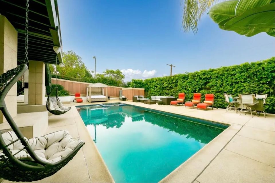 Spacious 5BD Ocean Views Pool Jacuzzi Villa in San Diego
