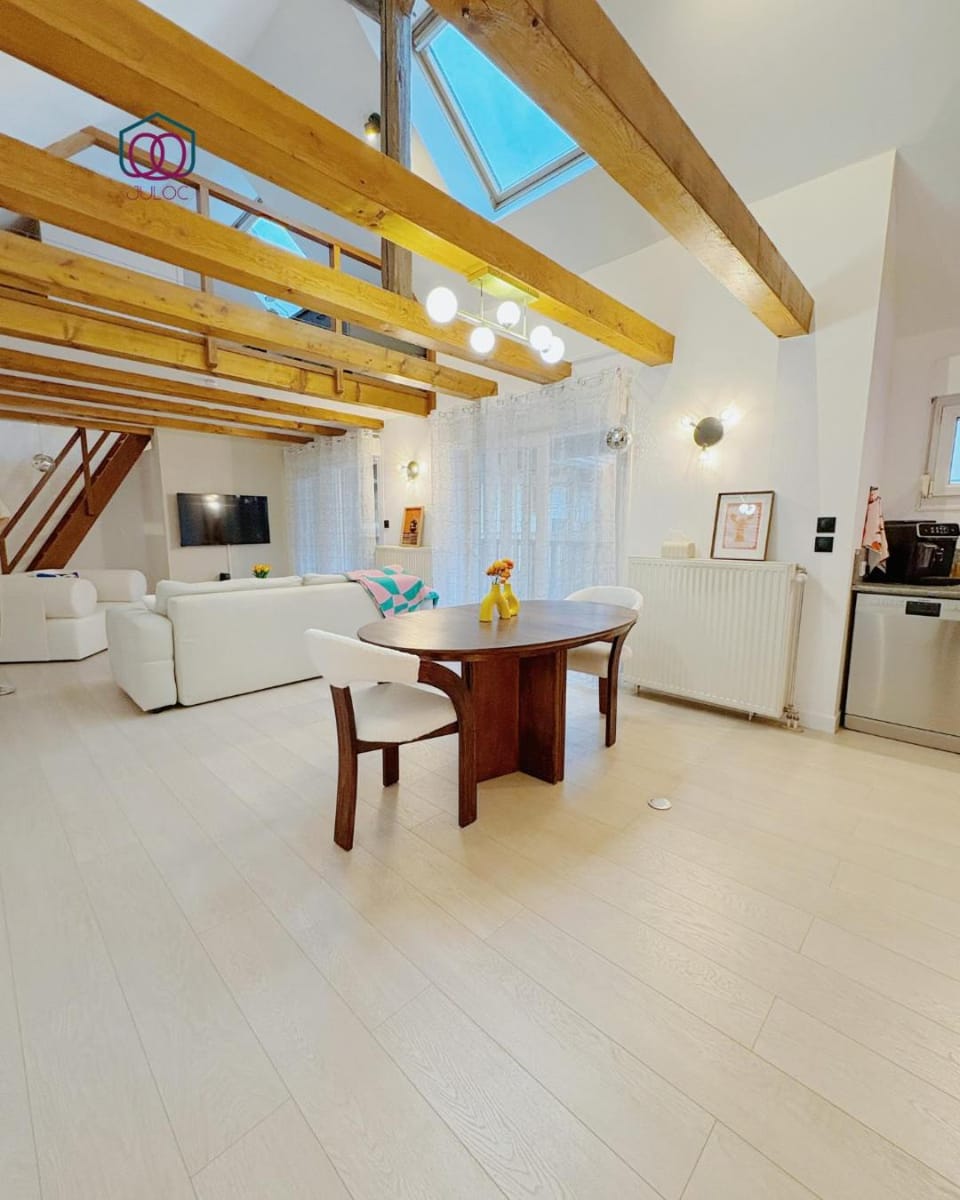 Living room, Dining area