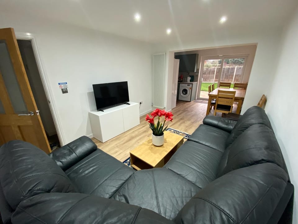 Communal lounge/ TV room, TV and multimedia, Living room, Dining area, kitchen