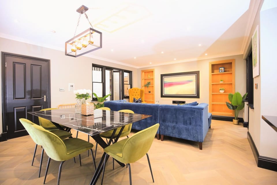 Living room, Seating area, Dining area