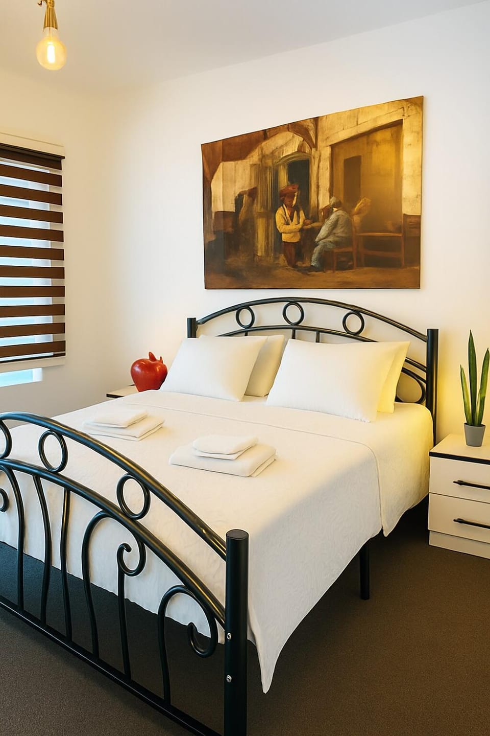 Bed, Other, Photo of the whole room, Decorative detail, Bedroom, Family, furniture, towels