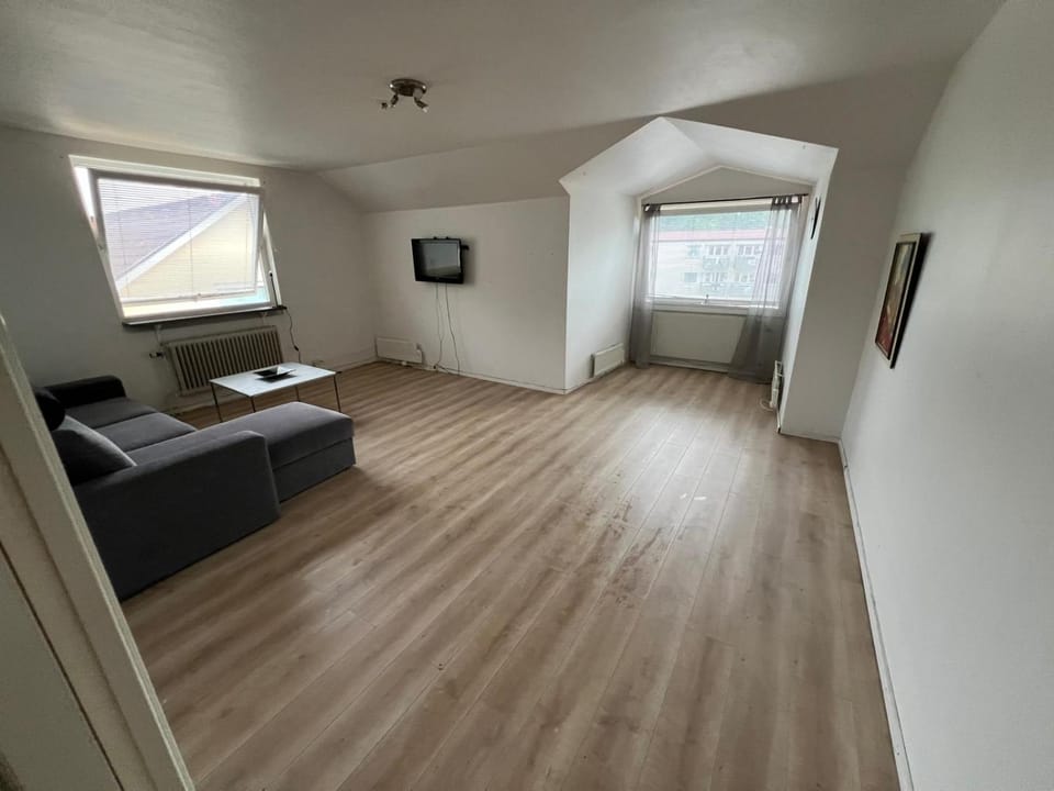 TV and multimedia, Living room, Photo of the whole room, Seating area, Bedroom