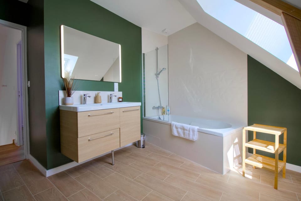 Bathroom, Bath, hair dryier, towels
