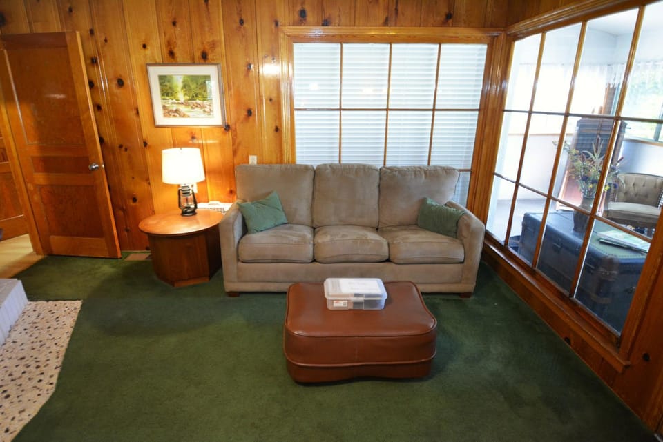 Lakeside Cabin Summer Special Cabin in Bass Lake