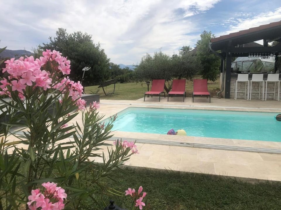 Garden view, Pool view, Swimming pool, Swimming pool, sunbed