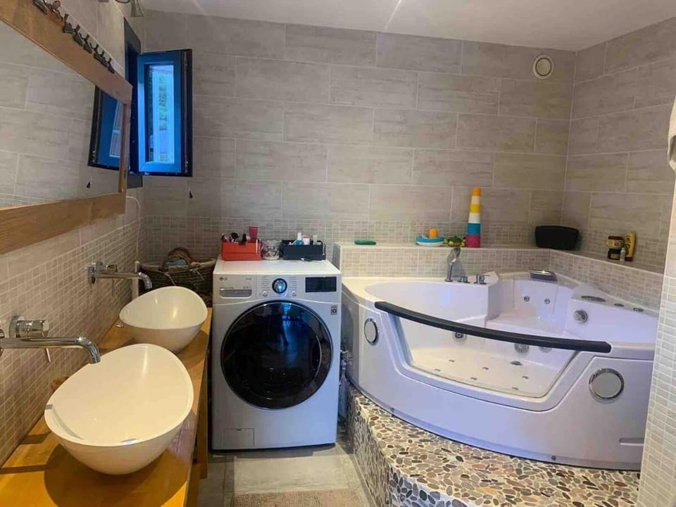 Bathroom, Bath