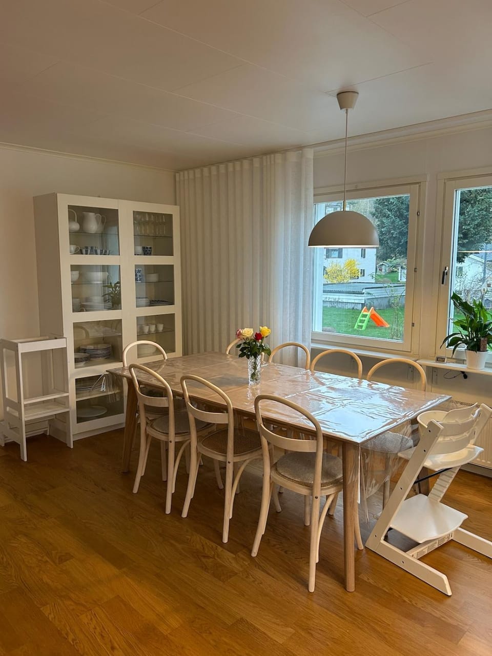Seating area, Dining area