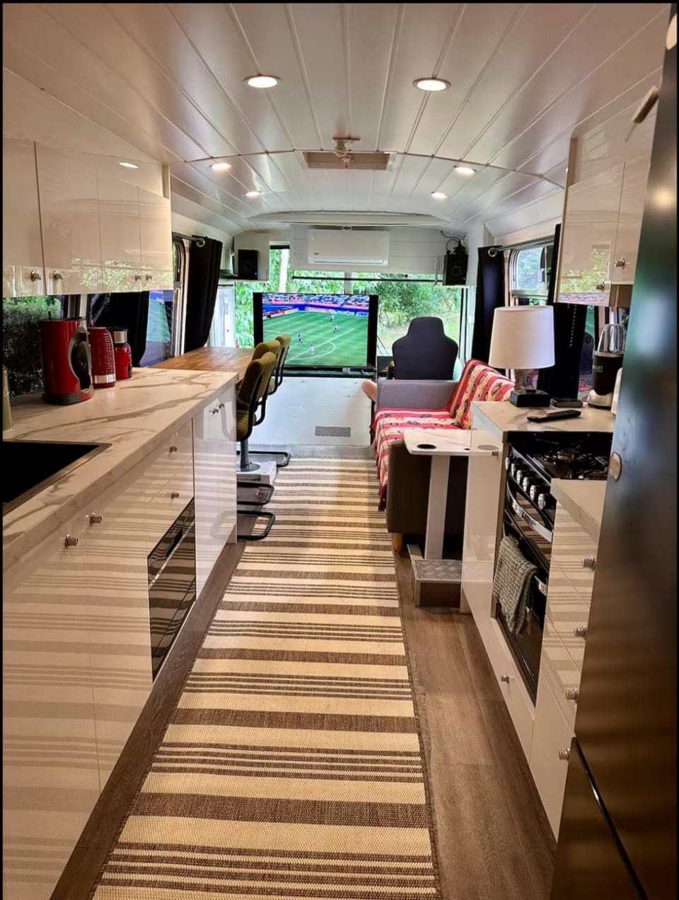 Bello BigRig Luxury Riverfront Escape Close to Town House in Bellingen